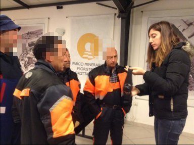 Federica Masci briefing workers at Parco Minerario Floristella, Sicily