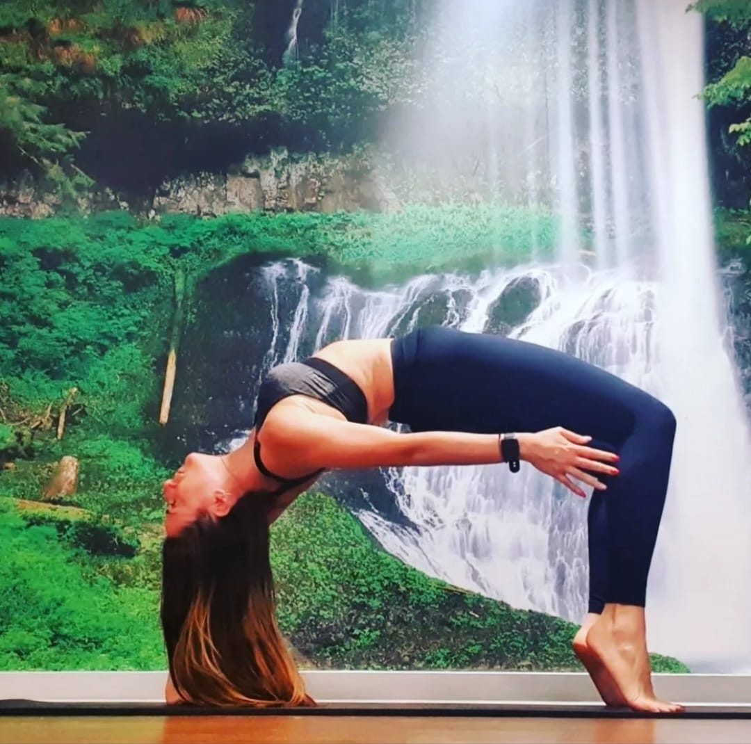 Federica Masci in wheel pose (Urdhva Dhanurasana)